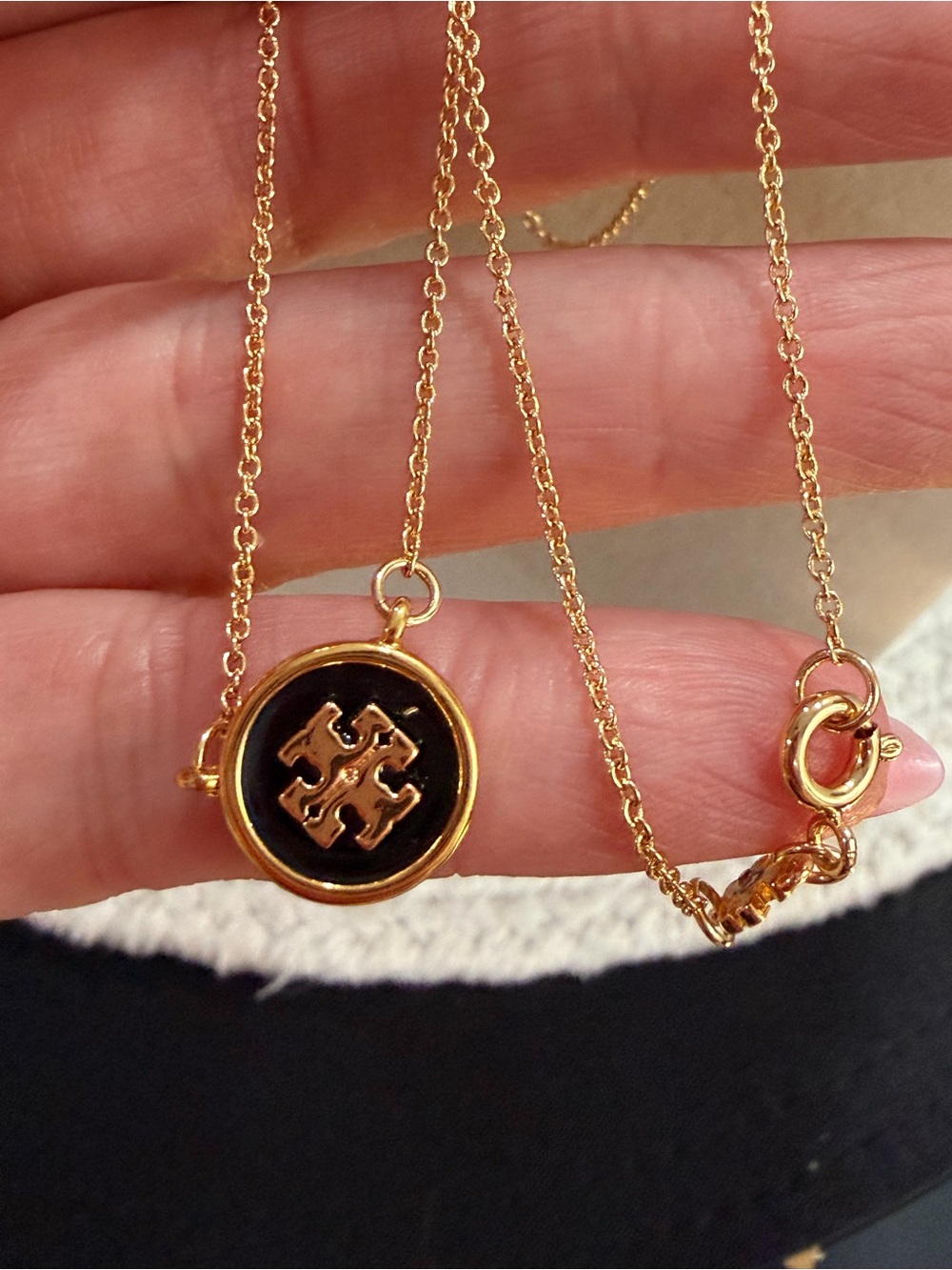 Tory Burch Kira Enamel Pendant Necklace, Black - New - Picture 4 of 7